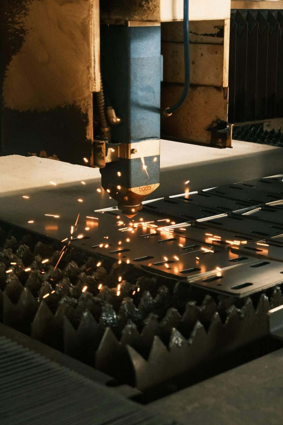 CNC lazer/plazma kesim ile metal işleme